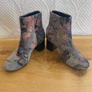 RAG & BONE - 'Drea' - Gray Velvet Floral Ankle Boots